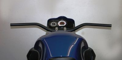 Konischer Superbike Lenker mit 28,4 mm Durchmesser an der Klemmung und 22 mm an den Lenkerenden Breite 810 mm