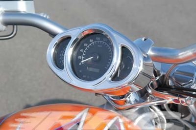 Aluminium Cockpitgehuse fr alle Harley-Davidson V-Rod Modelle. Kompletter Kitt zur Montage aller Handelsblichen 1 Lenker inkl. Riser